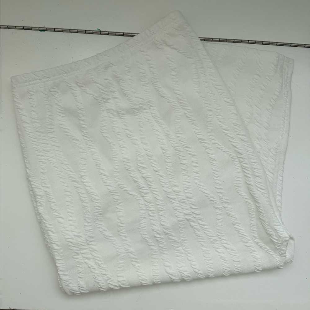 White fitted midi skirt